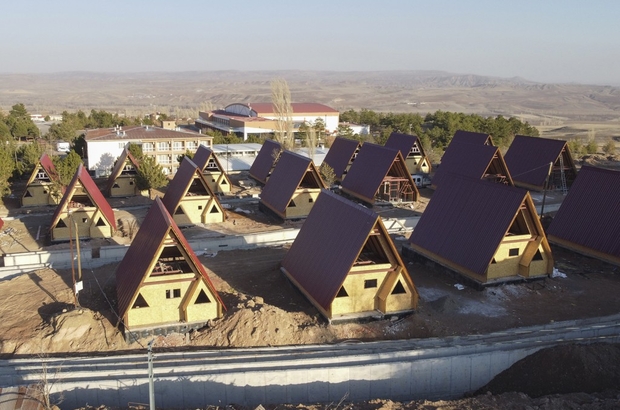 bu projeyle sicak cermik sivas in parlayan yildizi olacak sivas ta onemli turizm bolgelerinden olan sicak cermik e deger katarak sehir turizmine katki saglayacak olan bungalov evler projesi hizla devam ediyor sivas haberleri