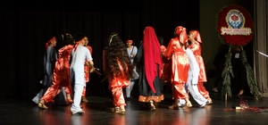 Afganlı gençler ülkelerinde yaşadıkları zulmü tiyatro gösterisiyle gözler önüne serdi
“Gelin tanış Olalım” temalı “Uluslararası Göçmenler Günü” Trabzon’da etkinliklerle kutlandı