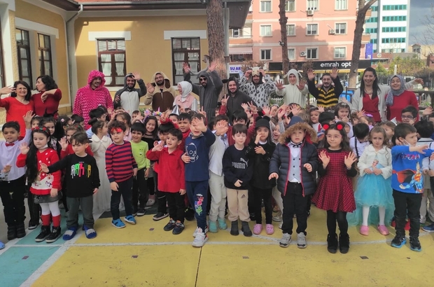 Turgutlu Belediyesi Tiyatro Ekibi çocukların sevincine ortak oldu
