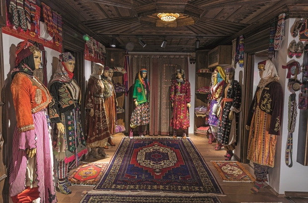 Anadolu'nun kadın kıyafetleri Osmanlı Müzesinde sergileniyor