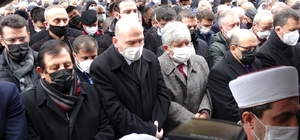 AK Partili Kemalettin Aydın’ın acı günü
Aydın’ın annesinin cenazesine İçişleri Bakanı Süleyman Soylu da katıldı