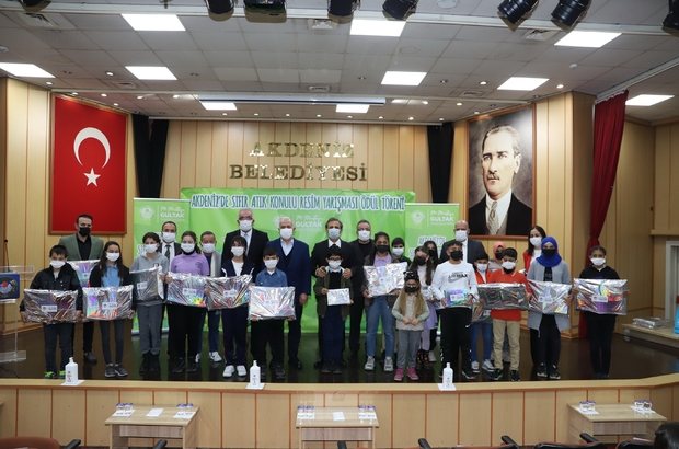 'Akdeniz’de Sıfır Atık' resim yarışmasında dereceye giren öğrenciler ödüllerini aldı