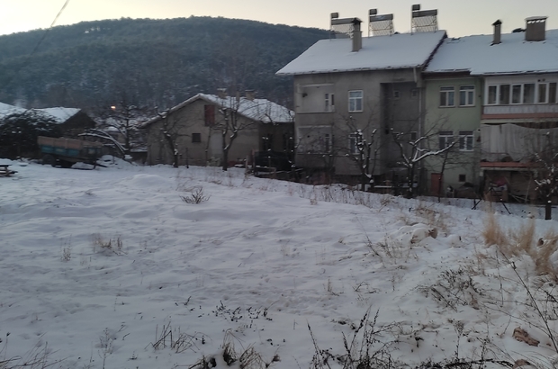 Bursa'nın o ilçesi eksi 14'ü gördü
Keles'te kar yağışının ardından dondurucu soğuk etkili oluyor