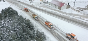 Erzincan’da kar ve tipi, karayolu, demiryolu ile havayolu ulaşımını aksattı
