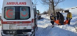 Ambulanslar yolda kaldı, yardımlarına karla mücadele ekipleri koştu
Sivas’ın 3 farklı ilçesinde vakaya giden ambulansların yolda kalmasının ardından İlçe Özel İdaresi ekipleri seferber oldu