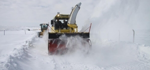Erzincan’da kar ve tipiden 173 köy yolu ulaşıma kapandı