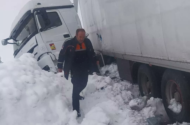Bitlis AFAD'tan karda mahsur kalanlara yardım