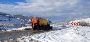 Osmaniye'nin yüksek kesimlerinde kar temizleme çalışmaları sürüyor