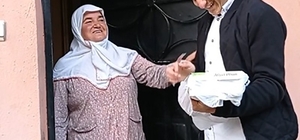 Sosyal medyadan kazandığı ilk parayla köylülere baklava ikram etti