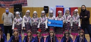 Eğirdir halk oyunlarında il birincisi oldu