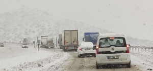 Denizli'de kar kalınlığı 15 santime ulaştı
Denizli'nin Antalya ve Muğla'yla...