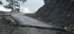 Adana'da yağışlardan sonra yollar çöktü