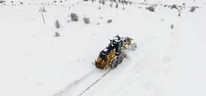 Erzincan'da kar ve tipiden kapanan 89 köy yolu ulaşıma açılıyor