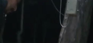 Yiyecek arayan tilkiyi elleriyle besleyip "Köylü seni arıyor" diye uyardı
T...