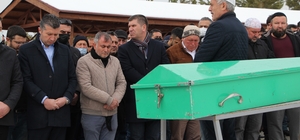 Kazada 3 arkadaşıyla birlikte ölen genç kız gözyaşları arasında toprağa ver...