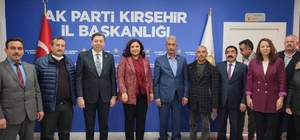 AK Parti’ye katılımlar sürüyor
AK Parti Kırşehir İl Başkanı Seher Ünsal:
“Türkiye’nin en büyük ailesine hoş geldiniz”