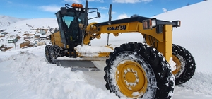 Gümüşhane'nin kapalı köy yollarında hummalı çalışma