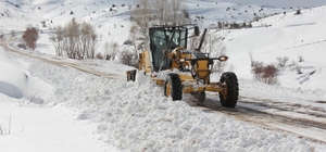 Erzincan'da kar ve tipiden kapanan 104 köy yolu ulaşıma açılıyor