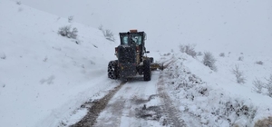 Erzincan’da kar ve tipiden kapanan 30 köy yolu ulaşıma açılıyor