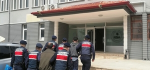 Kabloları keserek eriten 2 kişi suçüstü yakalandı