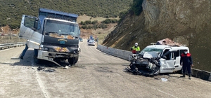 Kamyonla çarpışan aracın sürücüsü hayatını kaybetti