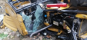 Yol çalışması yapan iş makinesi uçuruma yuvarlandı: 1 ölü