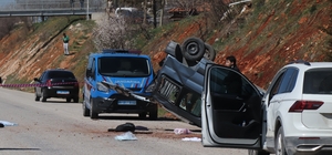 Devrilen araç yurt müdürü ve aşçısına mezar oldu
Hafif ticari aracın devrildiği kazada 2 kişi öldü 1 kişi ağır yaralandı