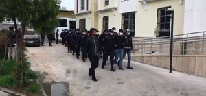 1 milyar 200 milyon vurgun yapan 39 şüpheliden 7’si tutuklandı
Diyarbakır merkezli tefecilik operasyonunda 39 şüpheliden 7’si tutuklandı