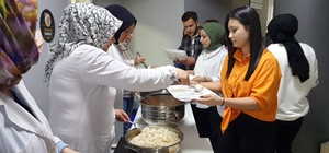 Aşçı öğrencilerden arkadaşlarına iftar