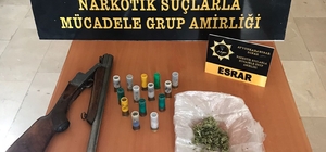 Eve yapılan baskında esrar ve 4 bin 635 TL para ele geçirildi