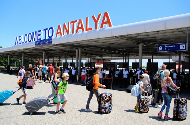 Antalya’ya hava yoluyla gelen turist sayısı 1 milyonu geçti
2022 yılı turizm verileri 2020 ve 2021’i geride bıraktı