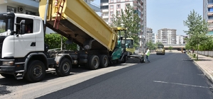 Bağlar Belediyesi yol asfaltlama çalışmalarına devam ediyor