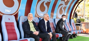 Trabzon'da spor temalı duraklar ilgi çekiyor