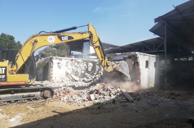 Tuzla Sulak Alanı’na inşaat izni veren Milas Belediyesi kaçak yapılarla mücadele başlattığını açıkladı