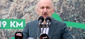 Siber alanda Türkiye’den ciddi büyüme: 20 binden 88 milyona ulaştı
Zamandan 8,5 milyon lira, akaryakıttan da 2 milyon lira tasarruf sağlayan yolun temeli atıldı
Ulaştırma ve Altyapı Bakanı Adil Karaismailoğlu: “Siber alanda ciddi büyümeler gerçekleştirdik. Genişbant abone sayımızı 20 binden, 88 milyona ulaştırdık”
“Mobil abone sayımız da 28 milyondan, 87 milyona yükseldi”
“Ülkemizin ulaşım ve haberleşme yatırımları için son yirmi yılda, 1 trilyon 337 milyar 240 milyon liranın üzerinde harcama yaptık”