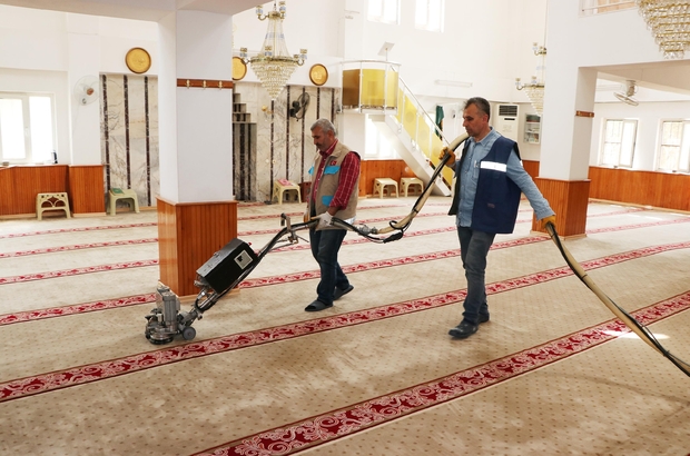 Şanlıurfa'daki ibadethanelerde bayram temizliği