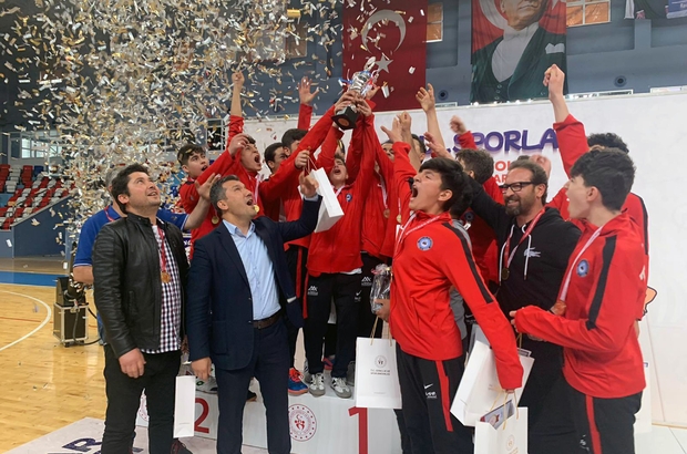 Namağlup Türkiye şampiyonu oldular
Okul Sporları Türkiye Yıldız Erkekler Hentbol karşılaşmalarında Muğla temsilcisi Türdü 100. Yıl Ortaokulu tüm maçlarını kazanarak namağlup Türkiye şampiyonu oldu.