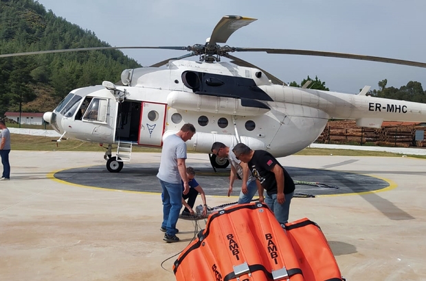 Muğla’da ilk yangın helikopteri göreve başladı
Muğla Orman Bölge Müdürlüğünde orman yangınlarıyla mücadelede görev yapacak ilk yangın söndürme helikopteri Marmaris’te göreve başladı.