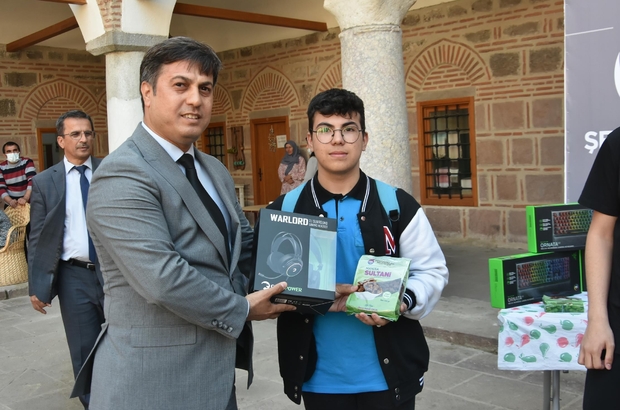 E Spor Şehzadeler Volarant Turnuvası şampiyonları ödüllerini aldı