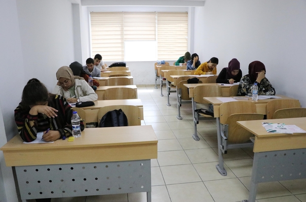 Haliliye'de gençler deneme sınavları ile üniversiteye hazırlanıyor