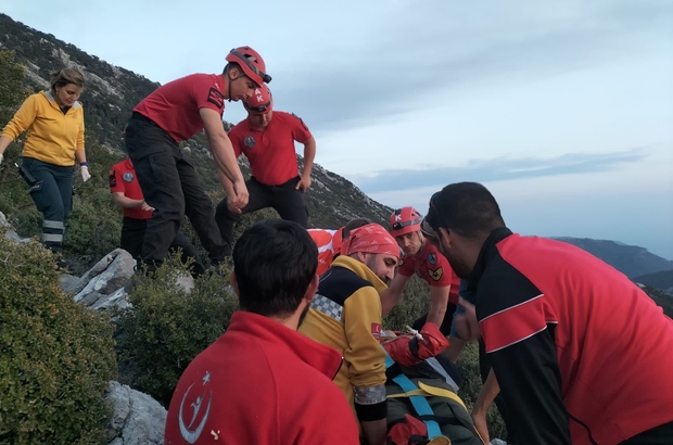 Fethiye’de yamaç paraşütüyle kayalıklara düşen Rus turist yaralandı