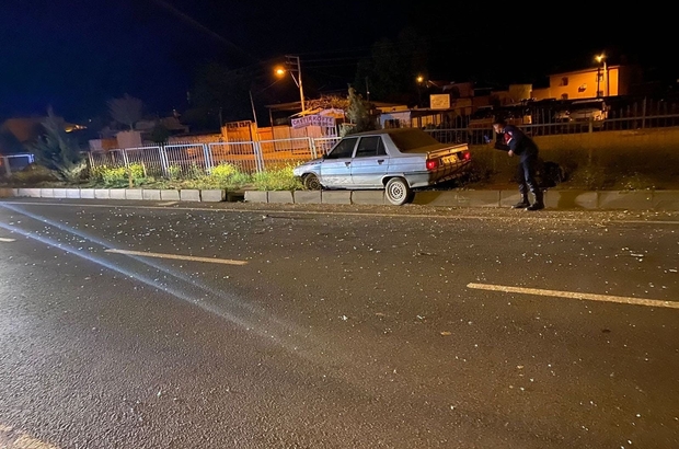 Turgutlu'da kontrolden çıkan otomobil refüje çarptı: 2 yaralı