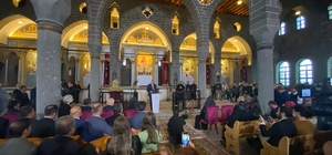 Terör örgütü tahrip etti, devlet onardı
Bakan Ersoy, Surp Girogos Kilisesi’nin açılışına katıldı
Diyarbakır'da 7 yıldır kapalı olan Ermeni Kilisesi açıldı