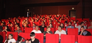 Gürsulullar sinema salonlarını doldurdu