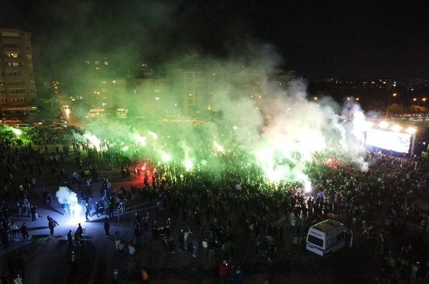 Binlerce kişi Bursa’da sokaklarda maçı izledi
