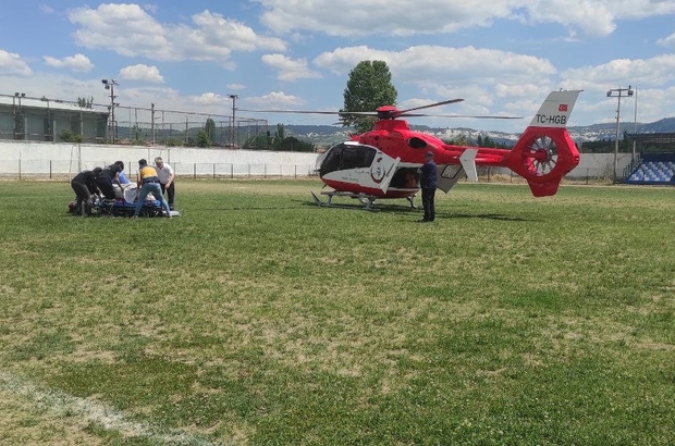 Duvarın altında kalan kadın ağır yaralandı
Yaralı kadın ambulans helikopterle hastaneye sevk edildi