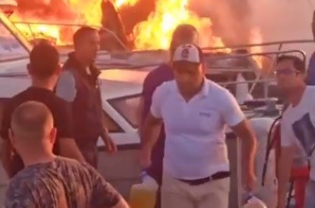 Bodrum’da tekne alev alev yandı
Yakıt ikmali sırasında çıkan yangın, tekneyi küle çevirdi
