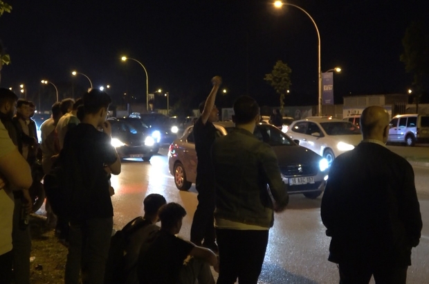 Bursasporlu taraftarlar toplanarak tepki gösterdi
Tesislerde büyük güvenlik önlemleri alındı