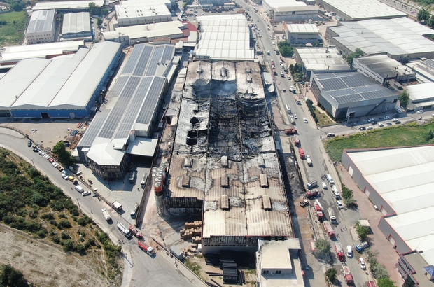 Bursa'daki yangın sonrası hurda haline dönen fabrika havadan görüntülendi