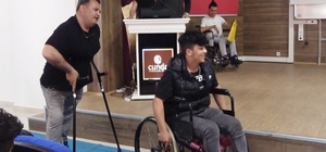 Engelliler ve anneleri engelli farkındalığını anlattı